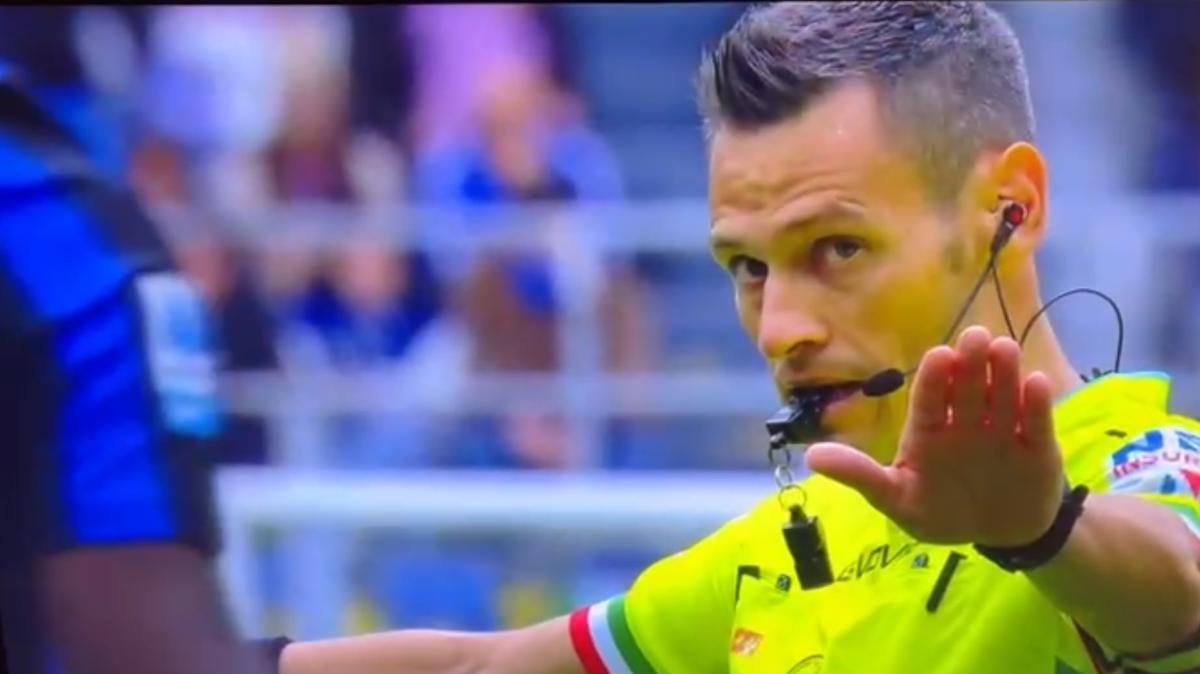 Inter-Fiorentina, Mariani indica il dischetto ma poi cambia idea: cos'è successo