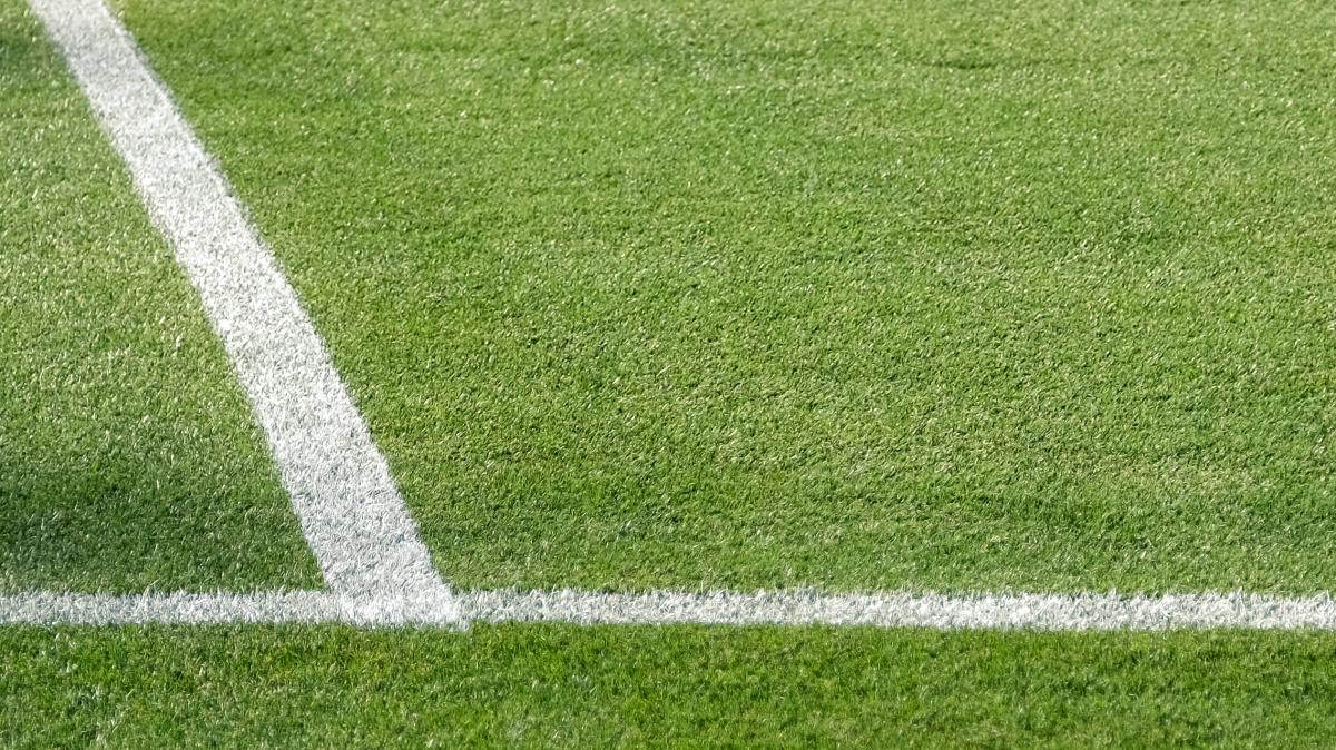 Tragedia in Thailandia: un fulmine colpisce il campo, muore un calciatore di 24 anni
