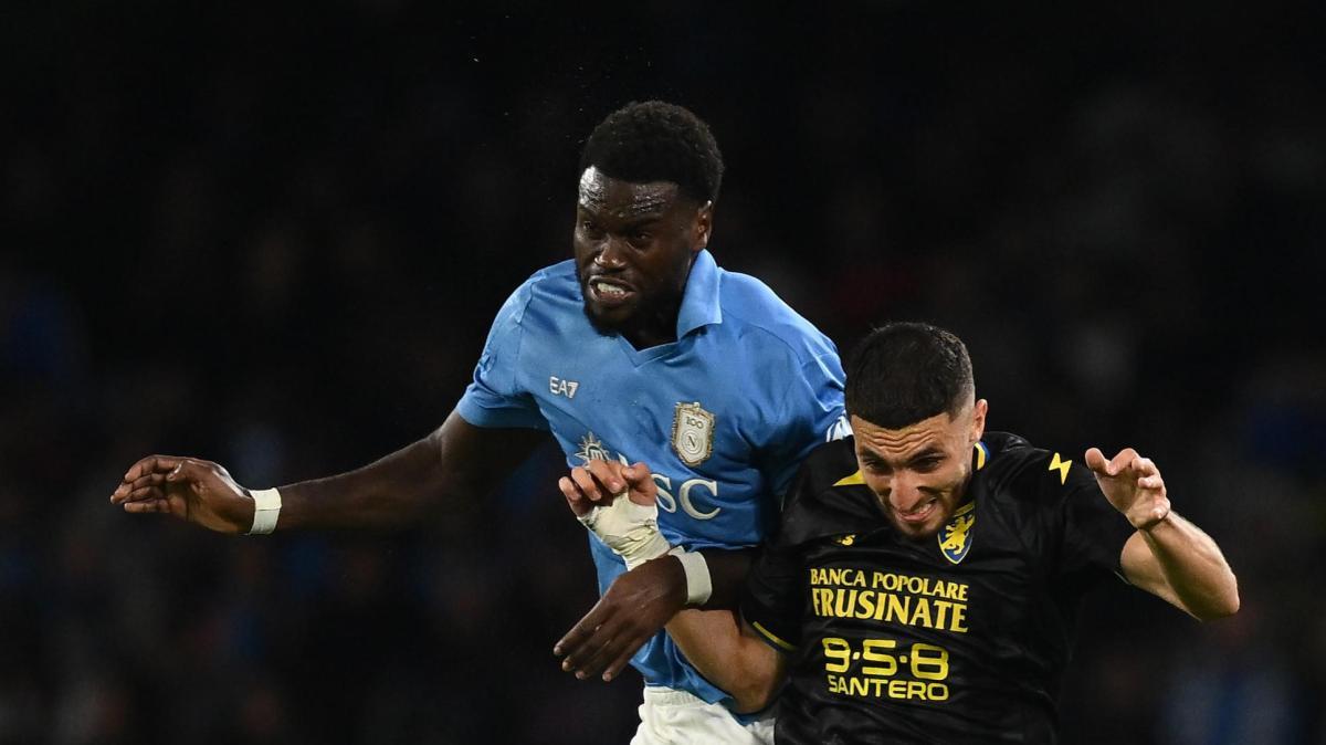 Napoli-Roma, problema per Allegri: Badiashile esce per infortunio