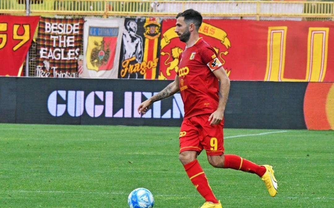 Iemmello torna e segna: un pari che dà fiato al Catanzaro contro il Bari