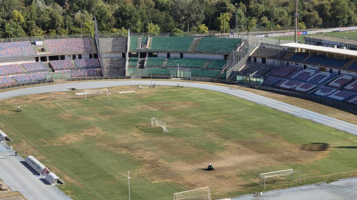 Cosenza, allarme per il manto erboso del Marulla: possibile nuovo confronto con il Comune