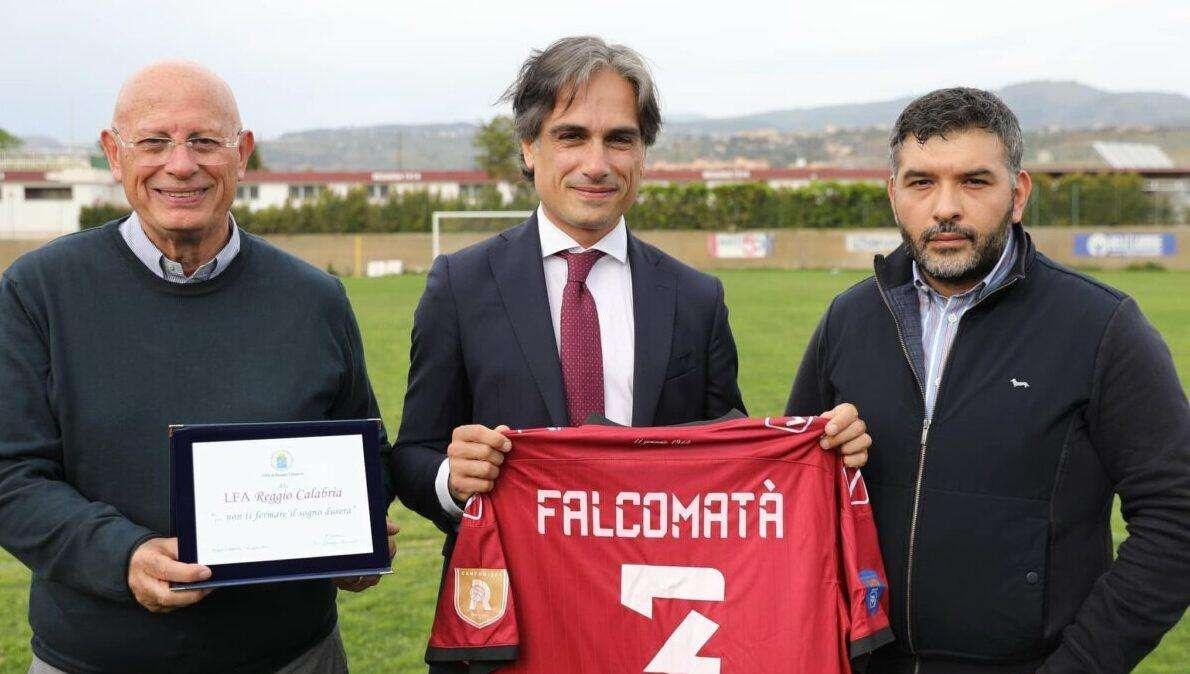 Il sindaco Falcomatà in visita al centro sportivo "S.Agata" : "Qui per ringraziare la squadra per la stagione disputata ed incoraggiarla in vista dei playoff"