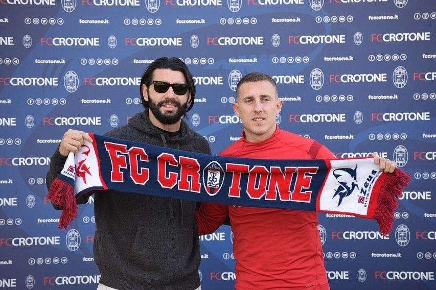Il Crotone abbraccia D'Errico. E sul centravanti...
