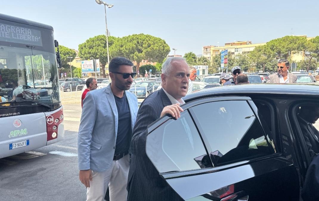 Reggina, Lotito atterrato a Reggio Calabria: alle 19 appuntamento al Granillo