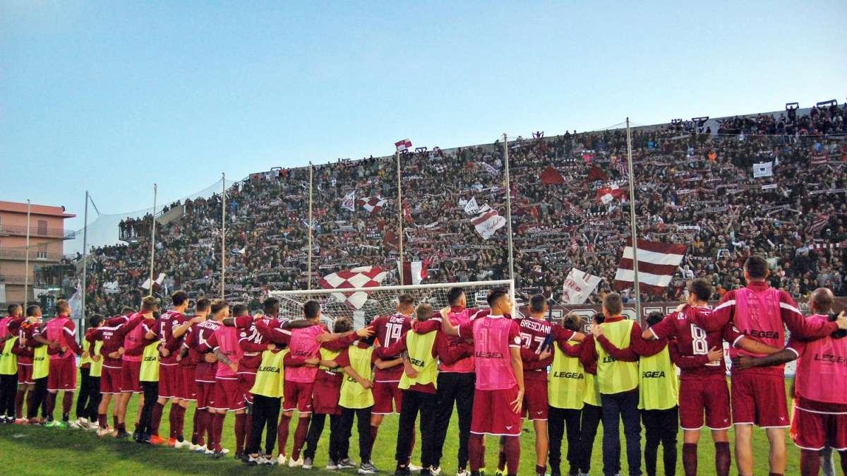 Reggina, i convocati per la sfida alla Spal: rientra Rivas, Denis va in panchina. Forfait Menez 