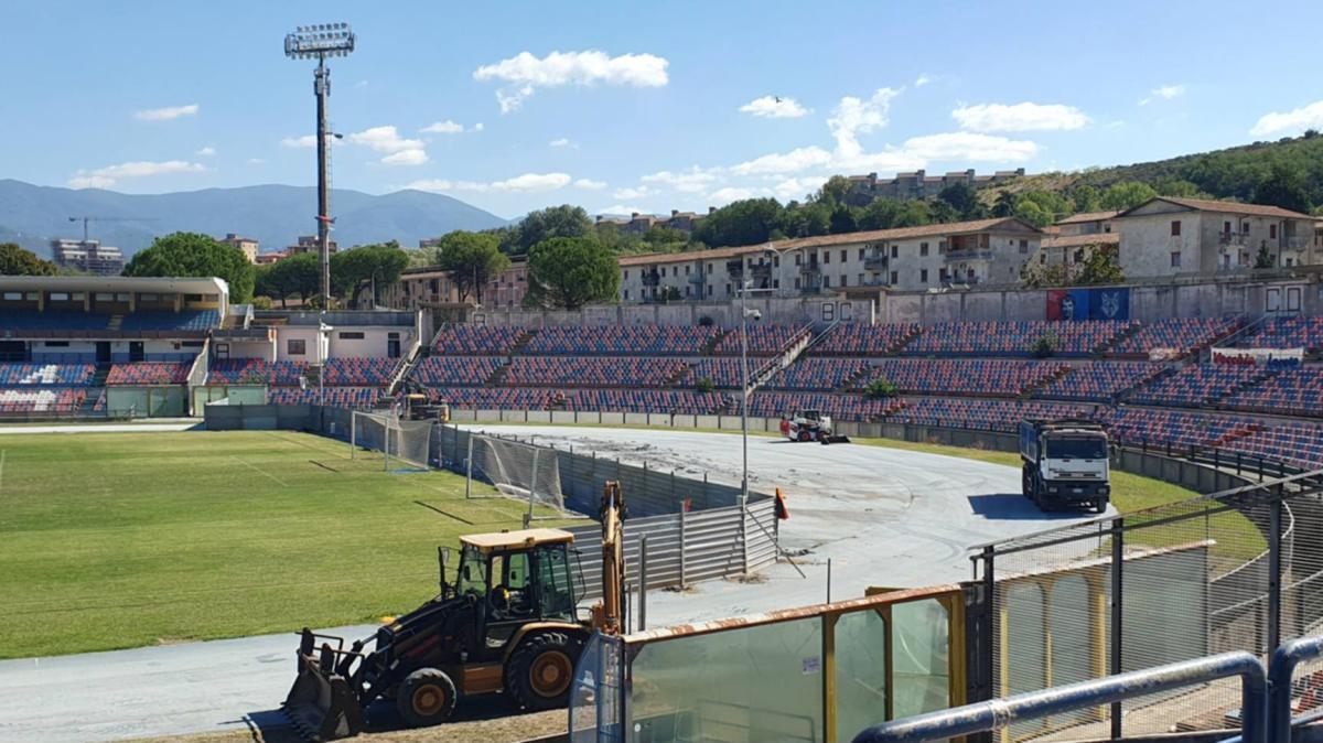 Cosenza, al via i lavori per la nuova Curva Sud: il Marulla verso una nuova veste