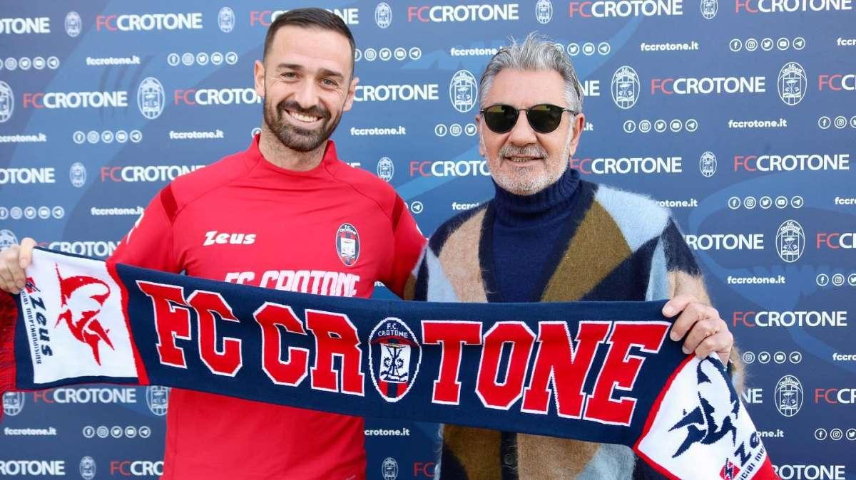 Crotone, presentato Gigliotti. E il presidente Vrenna annuncia: ''Attenti al mercato''