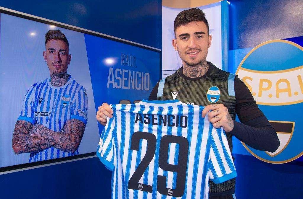 Cosenza, il Lecce si inserisce nella corsa a Asencio