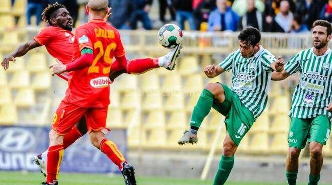 LegaPro, Catanzaro si ferma al palo contro il Monopoli; Vibonese ribaltata dal Palermo nella ripresa 