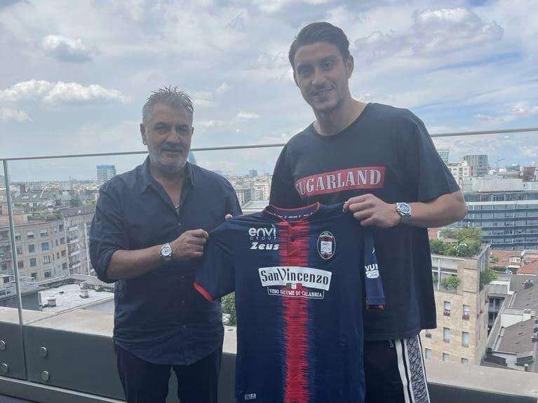 Crotone, in difesa arriva dall’AEK Atene Nedelcearu