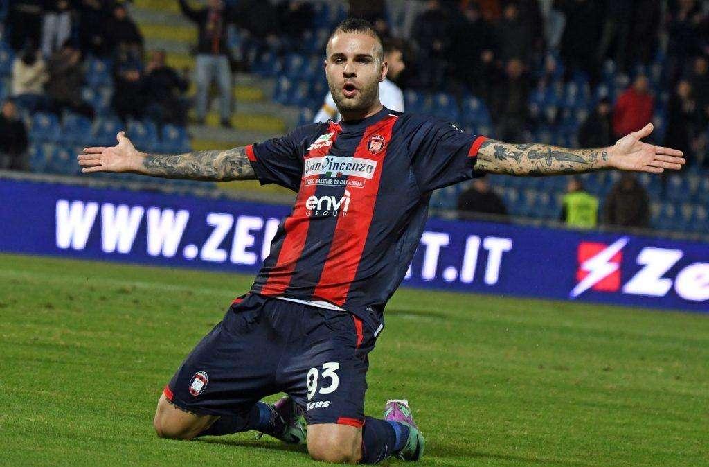 Acuto Crotone, tris all'Altamura e Natale sereno