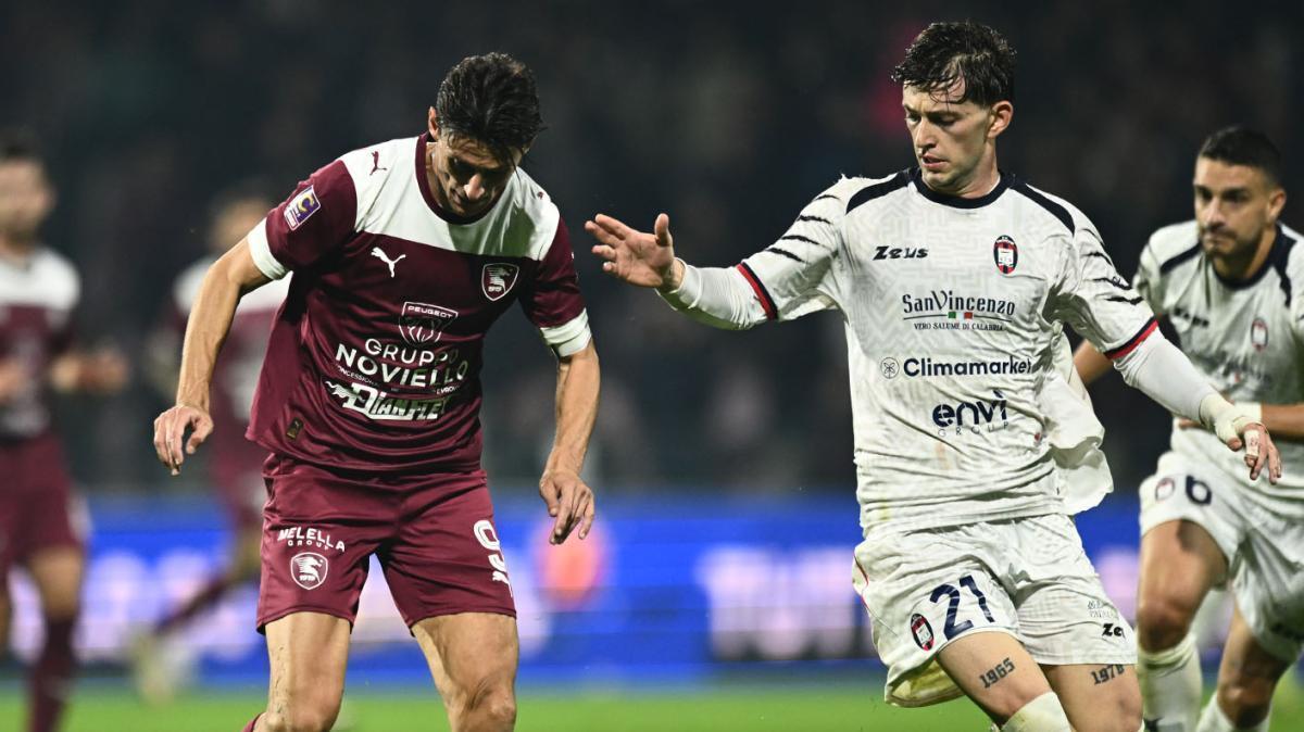 Crotone, risoluzione consensuale con Sandri