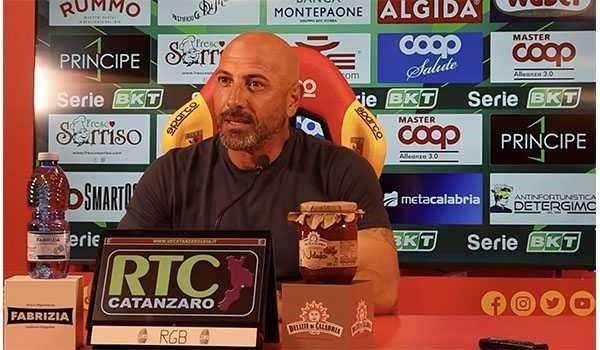 Post Catanzaro-Carrarese, Calabro:”Il Catanzaro ha meritato di vincere”
