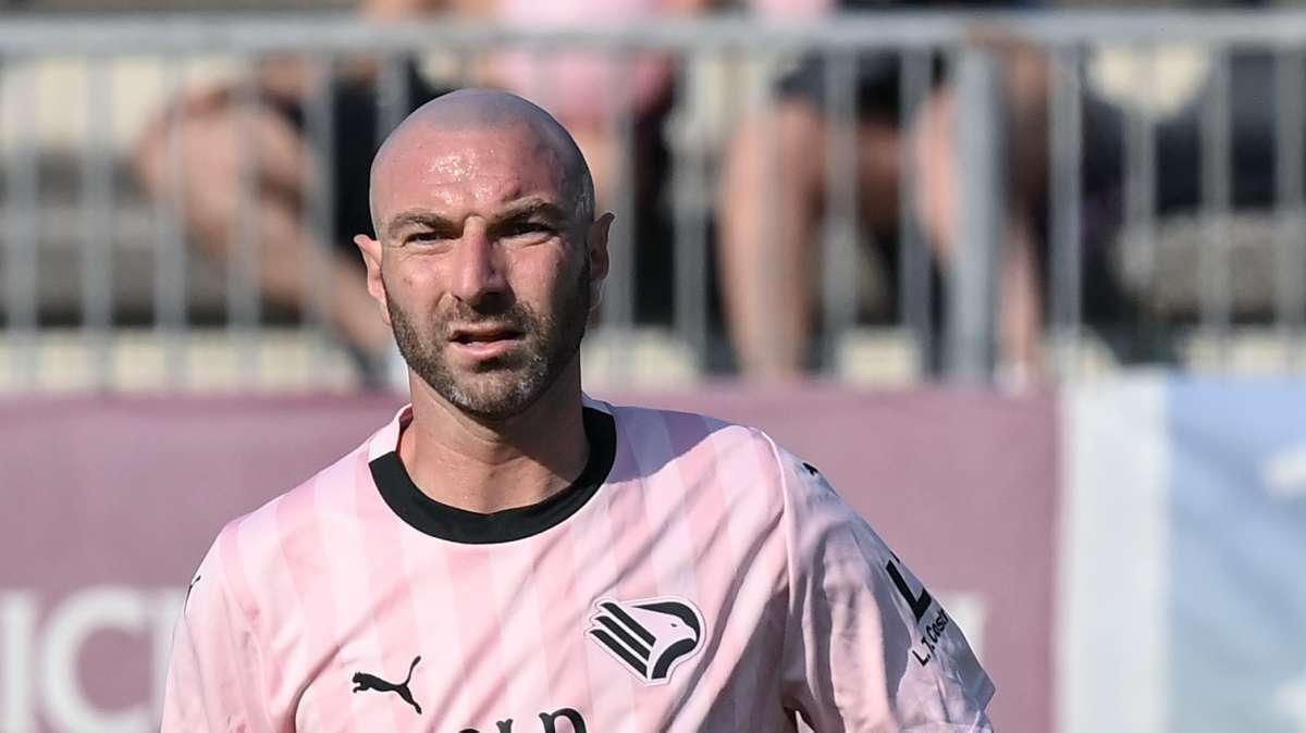 Cosenza, il Giudice Sportivo ferma Lucioni: multa e inibizione