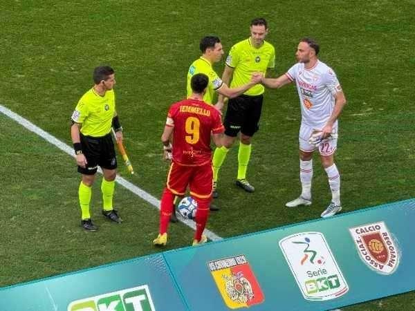Catanzaro-Reggiana 1-1, cuore e carattere non sono sufficienti ai giallorossi per conseguire la vittoria. Cronaca e tabellino