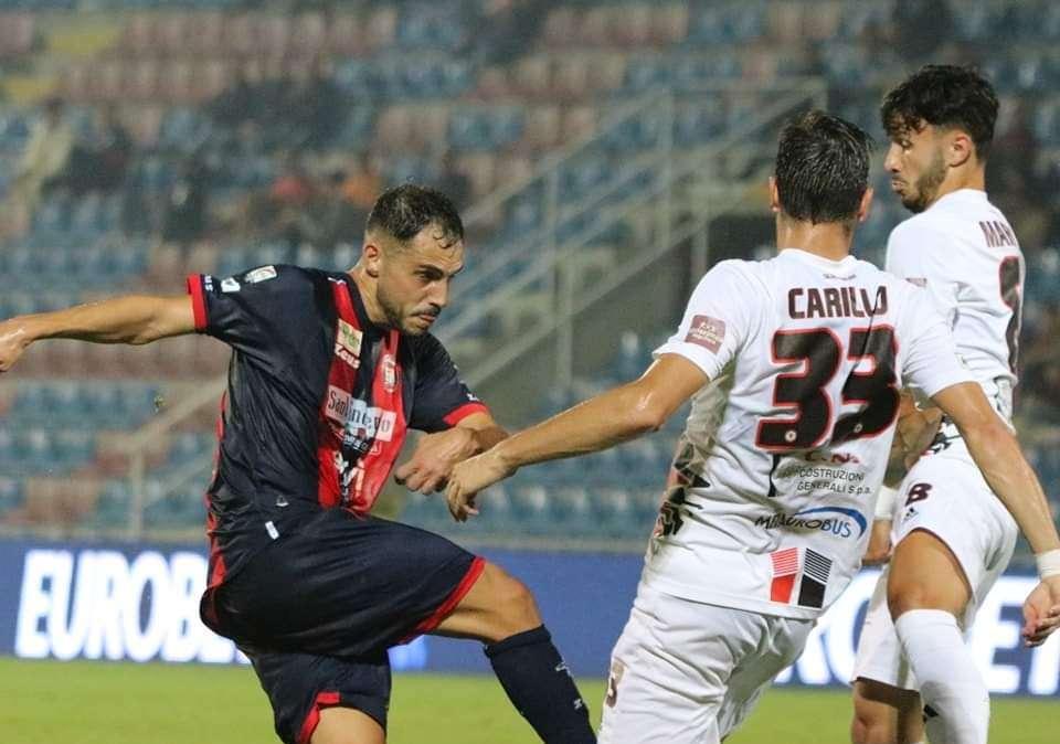 Affamato, convinto, deciso: il Crotone reagisce contro il Foggia