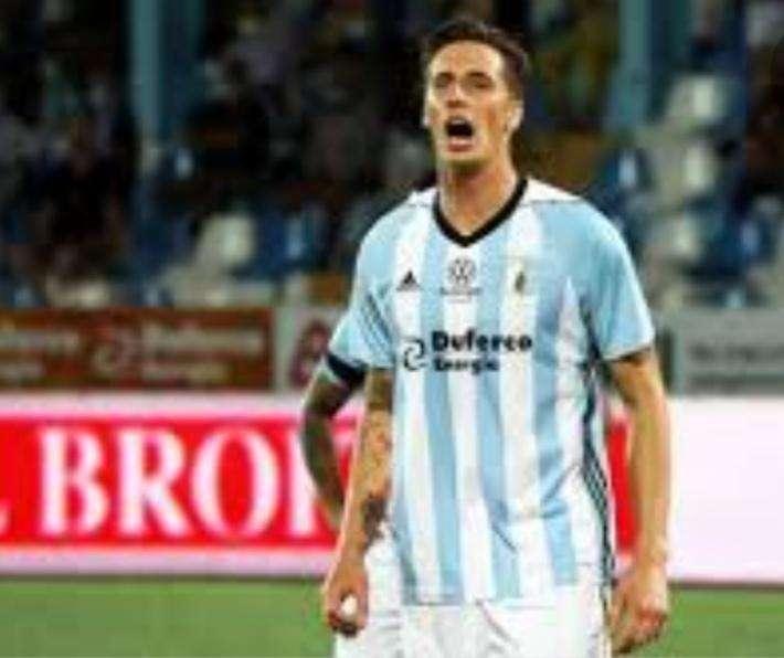 Crotone, assalto decisivo per l'attaccante Andrea Magrassi 