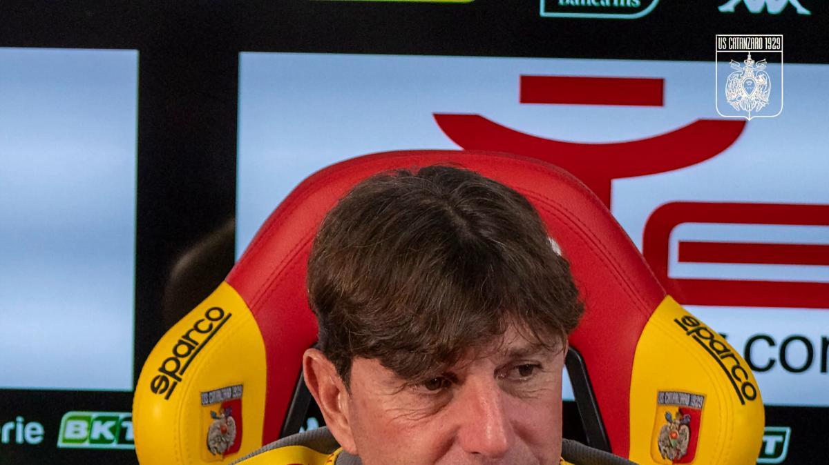 Catanzaro, Mignani si presenta: «Servono punti e lavoro, la squadra deve ritrovare entusiasmo»