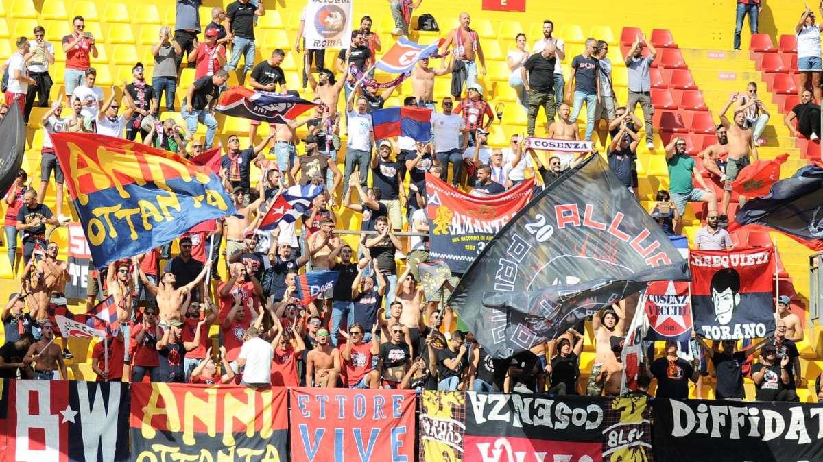 Cosenza, fine anno da incubo: ultimo posto e tante incognite 