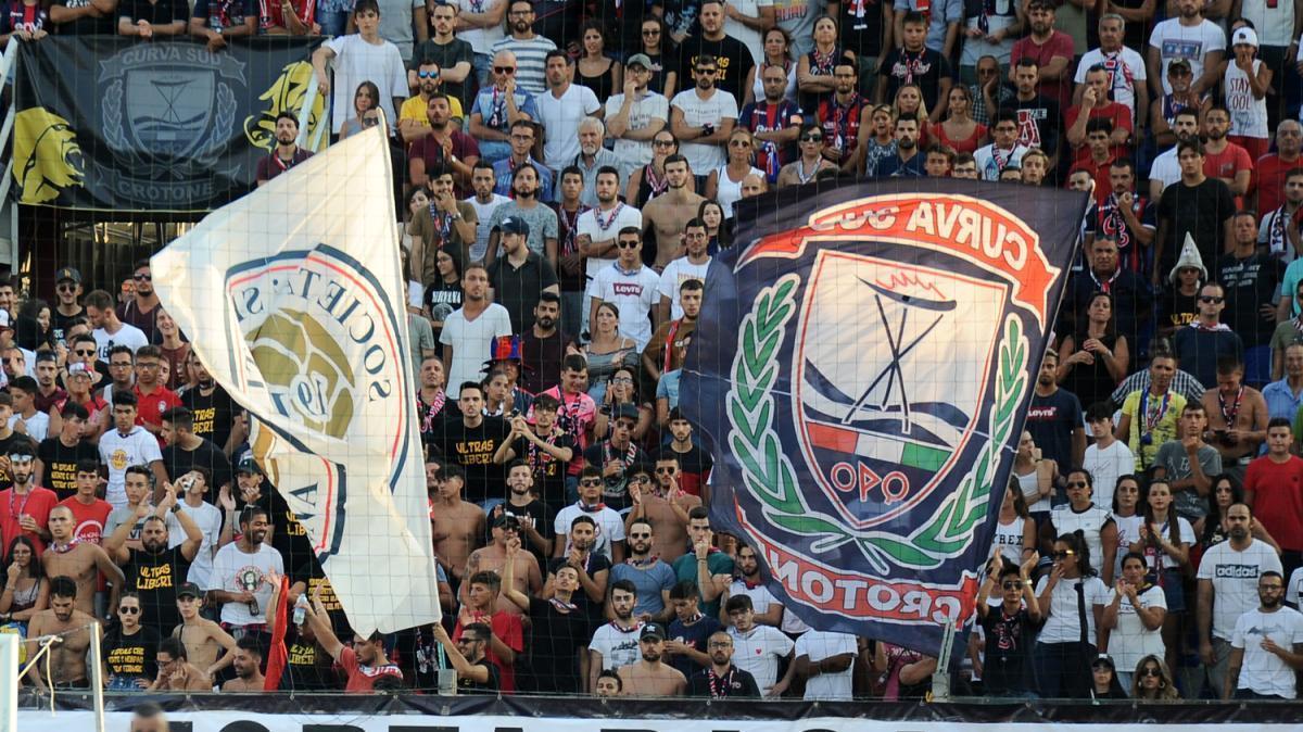 Crotone-Cosenza, al via la prevendita per il match di Coppa Italia