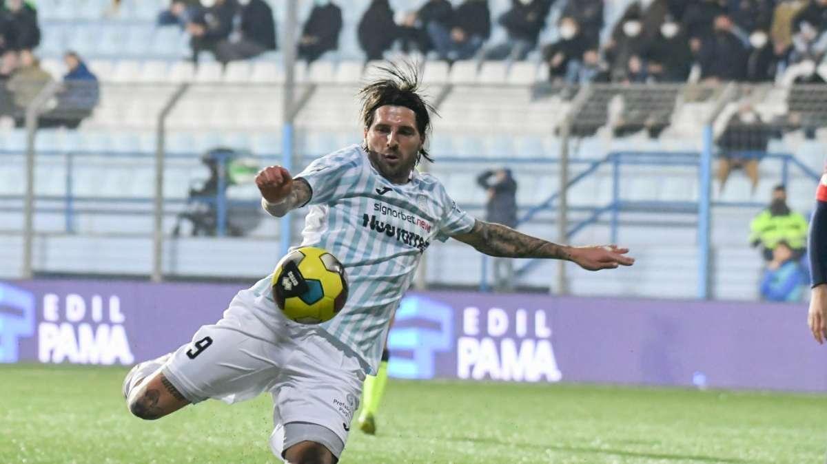 Reggina, l’agente di Patierno frena: “La pista amaranto non è semplice”