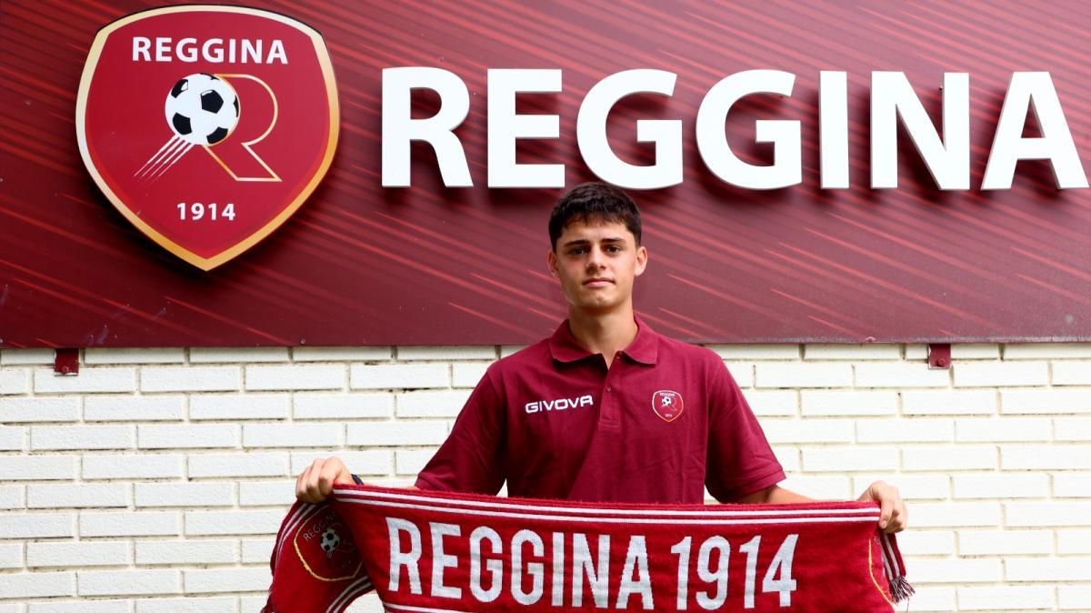 Reggina, ufficiale l'arrivo di Stefano Specker