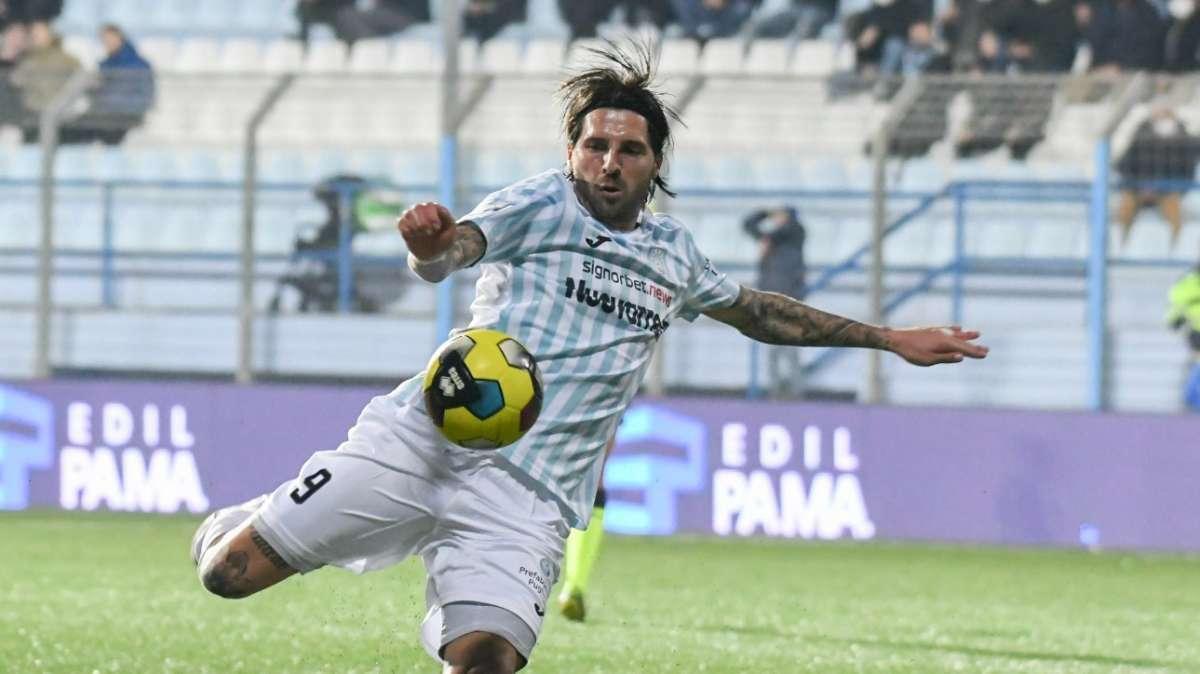 Reggina, Patierno resta nel mirino: dall’Avellino fanno chiarezza sul futuro dell’attaccante