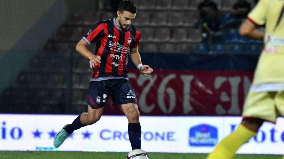 Il verdetto del derby al Marulla: il Crotone domina, il Cosenza è irriconoscibile 
