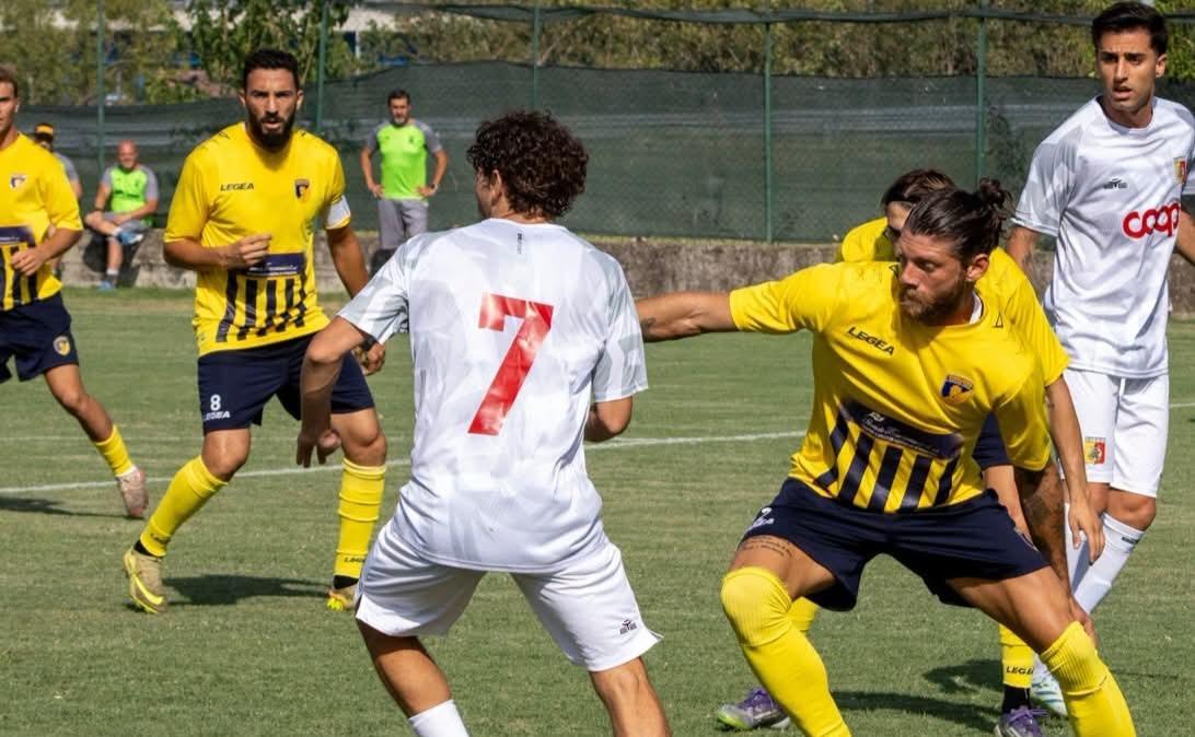 Pafundi, che delizia! Buon tris del Catanzaro al Giugliano