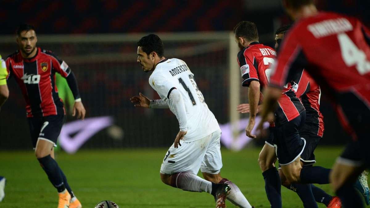 L'Asl ferma il Pescara : rinviato il match contro il Cosenza. Stop forzato nel momento più delicato della stagione rossoblù