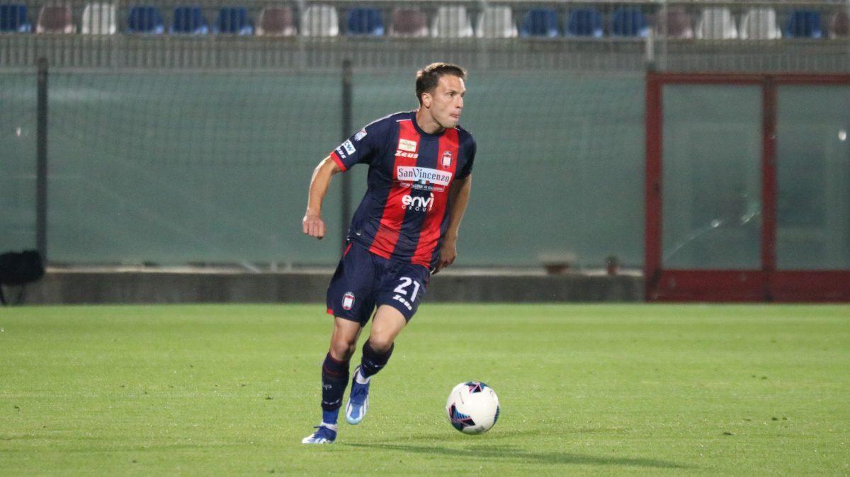 Crotone, risoluzione consensuale con Daniel Leo