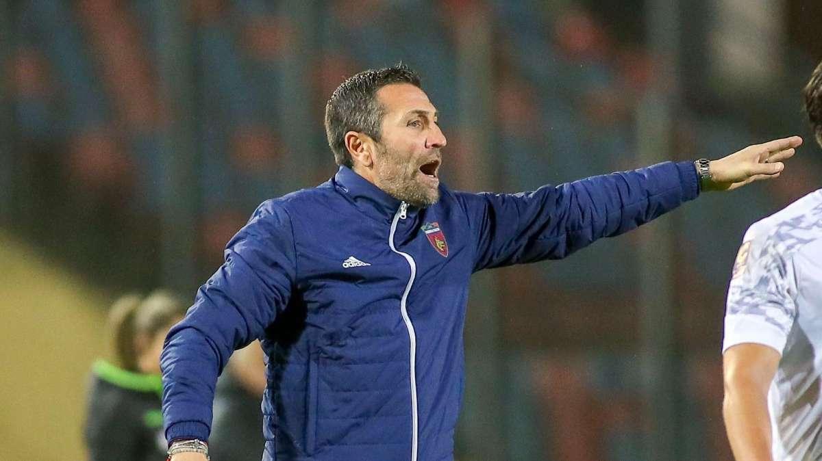 Cosenza da record: Buscè esalta i suoi e lancia un messaggio chiaro
