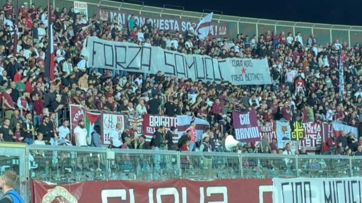 Livorno, il gol è per Ragazzetti: gli amaranto esultano con la maglia numero 19