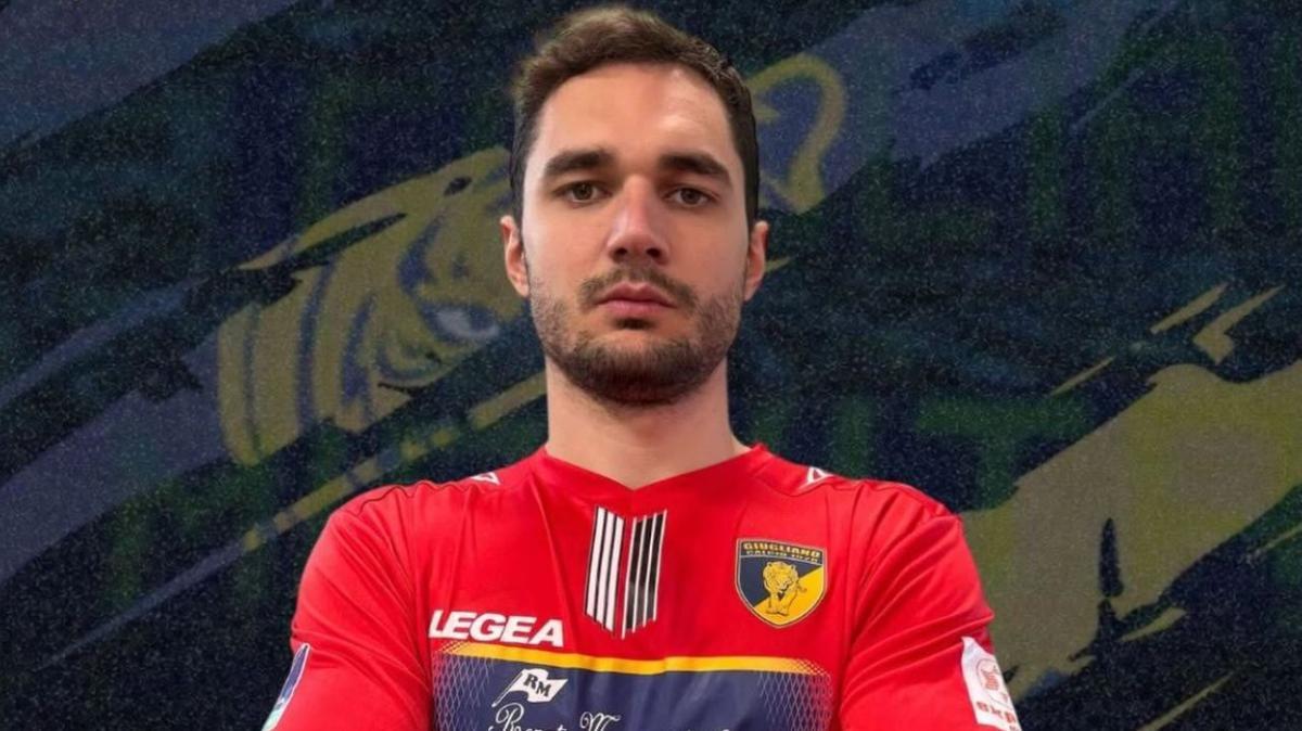 Giugliano, ufficiale il trasferimento a titolo definitivo di Stefano Greco