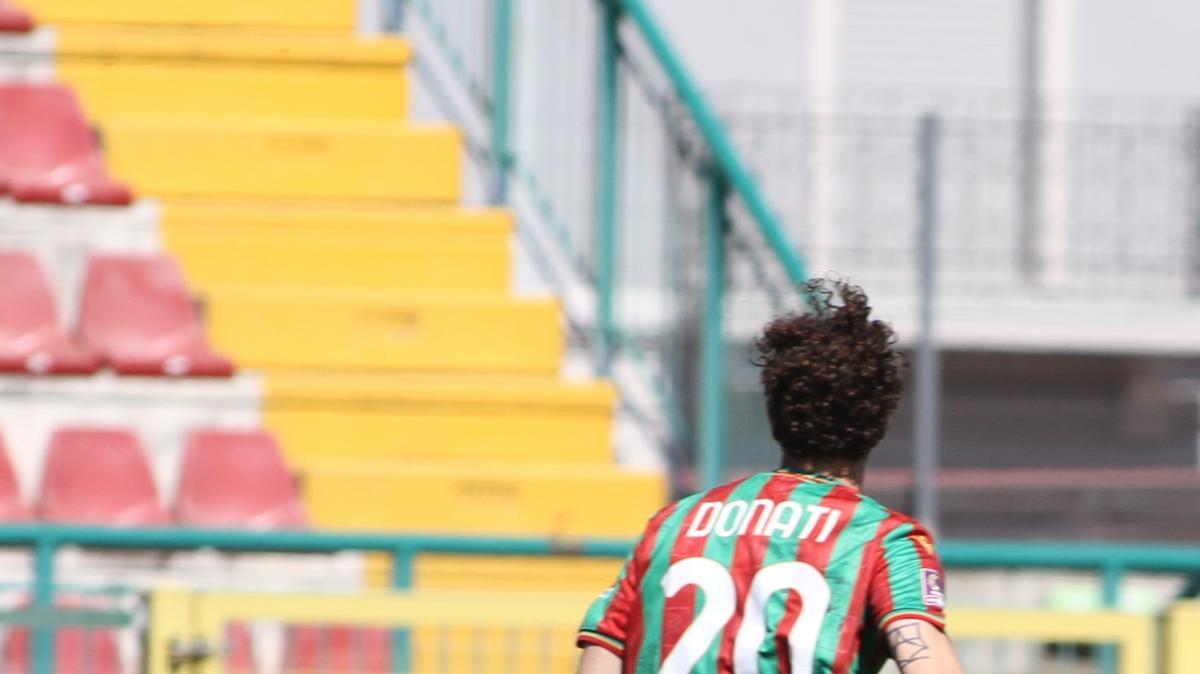 Francesco Donati al Pescara: adesso c'è anche la firma