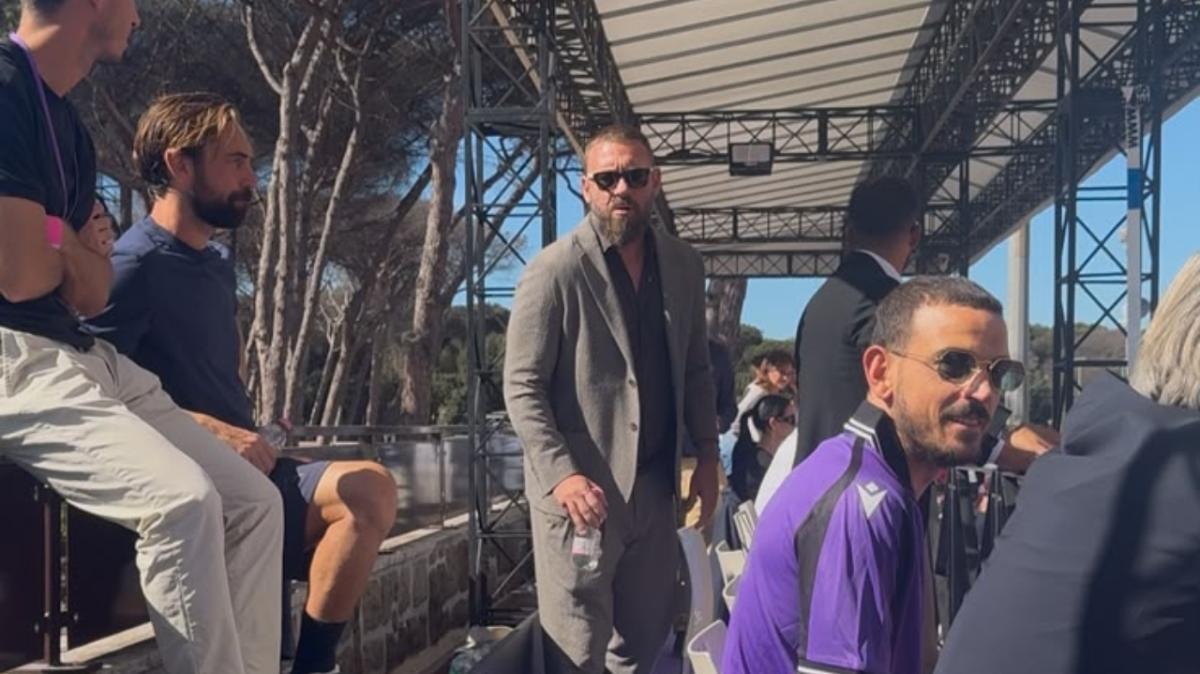 Ostiamare, c'è anche De Rossi in tribuna: prima partita allo stadio in C per l'allenatore del Genoa | FOTO