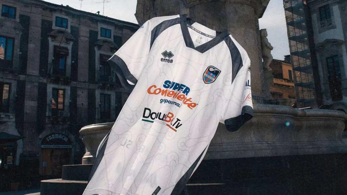 Catania, presentata la seconda maglia