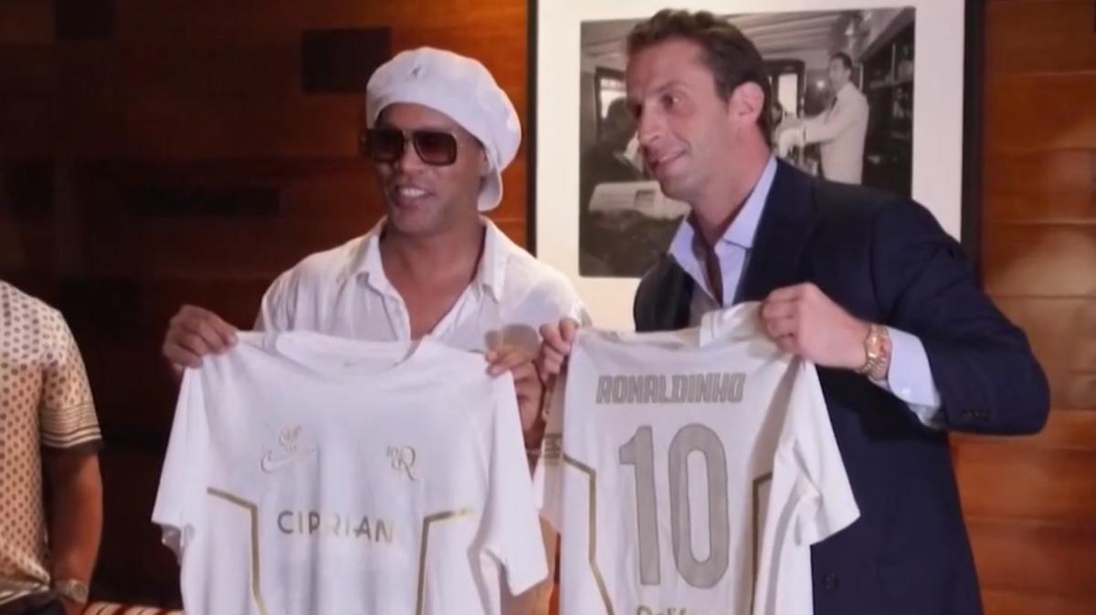 Ronaldinho si presenta al Ravenna: "Spero di avere un impatto positivo su tutto l'ambiente"