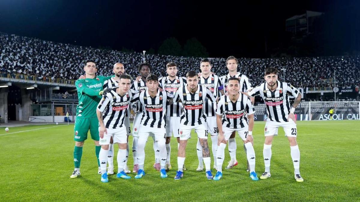 Foto di squadra dell'Ascoli 