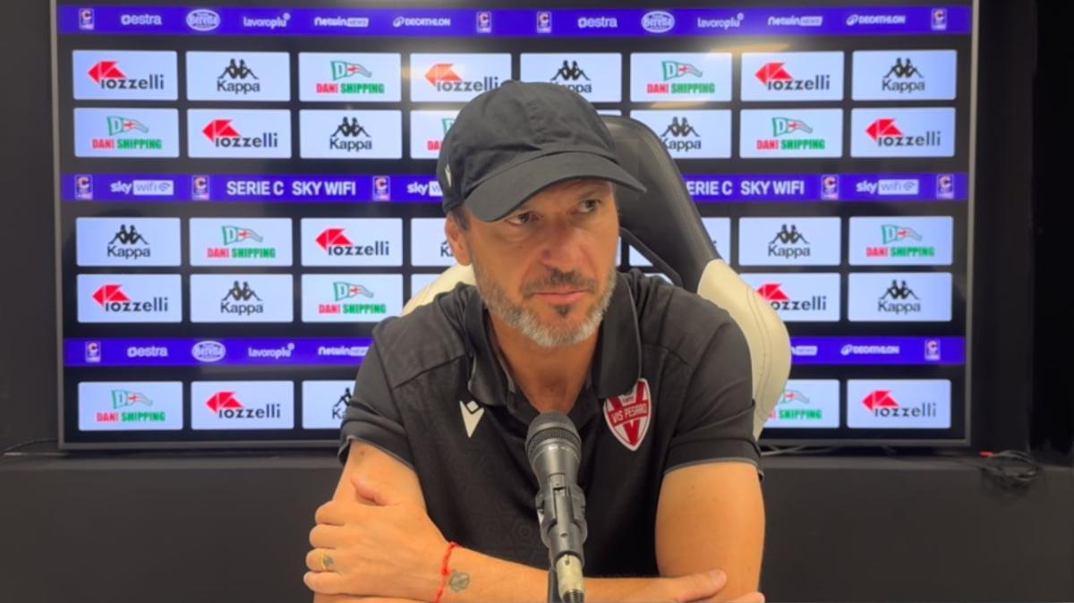 Vis Pesaro, Gennari resta in panchina: la scelta del club dopo il ko con il Grosseto