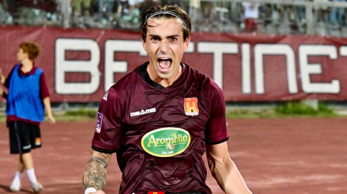 Dalla curva al campo, Alessio Rizza: "Sognavo la maglia del Livorno. Che emozione l'esordio al Picchi"
