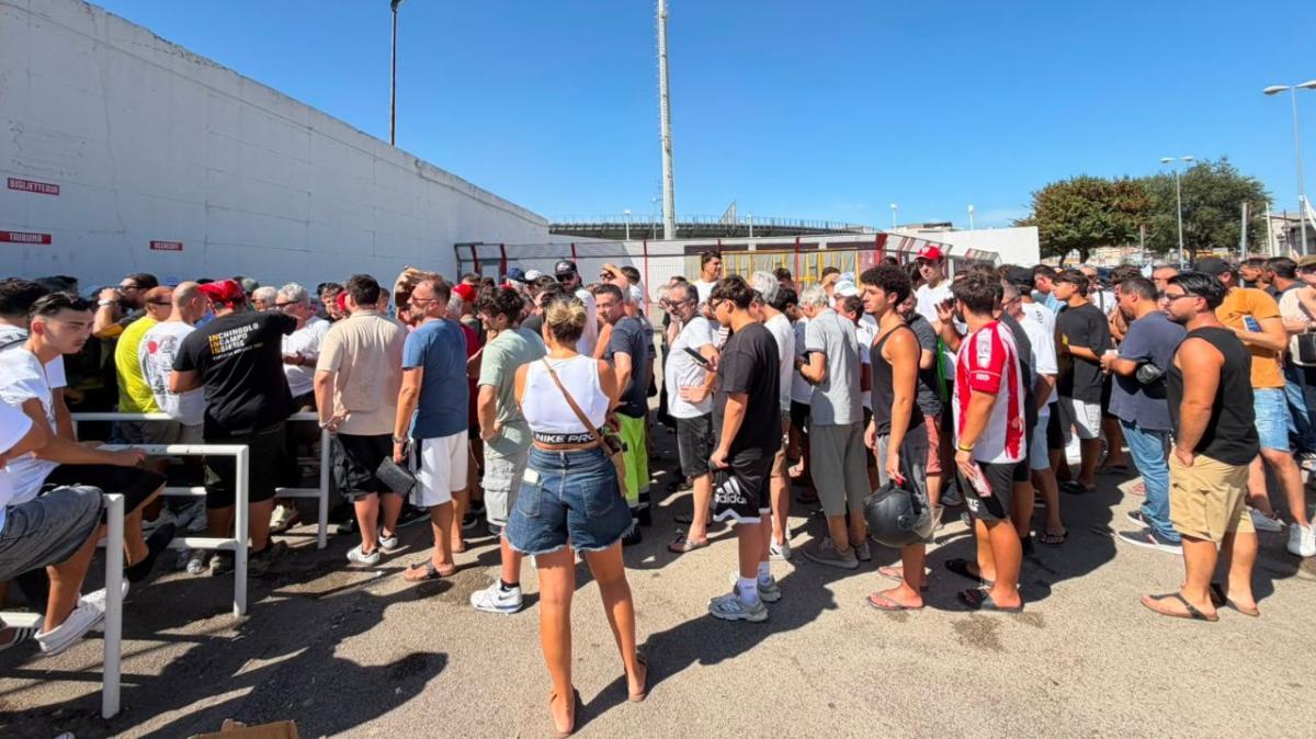 Barletta, si viaggia verso il sold out per il Bari: lunghe file ai botteghini