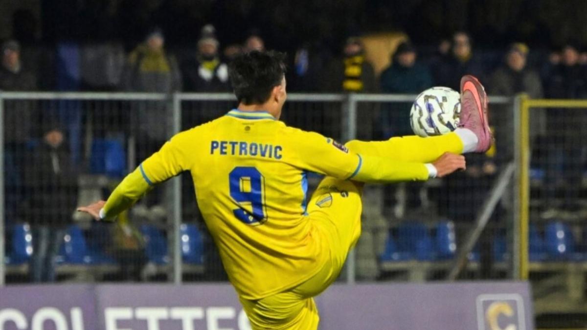 Cosenza, ufficiale l'arrivo di Tomi Petrovic dalla Juve Stabia