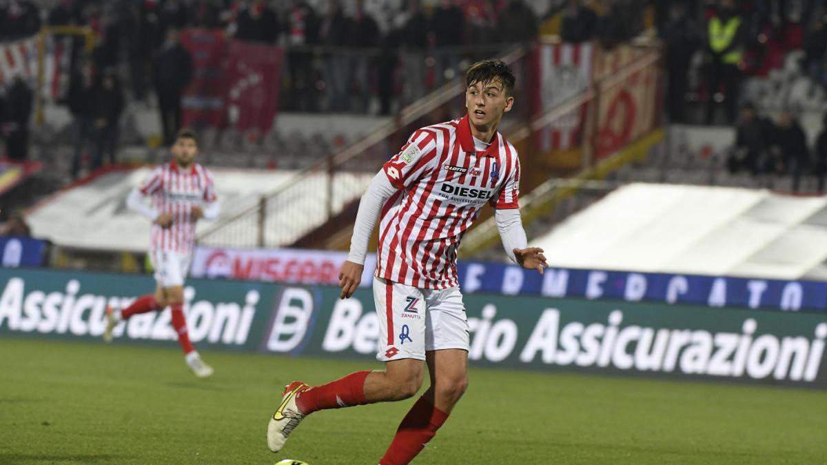 Livorno, dall'ufficialità al gol in meno di 24 ore: esordio da sogno di Mancini