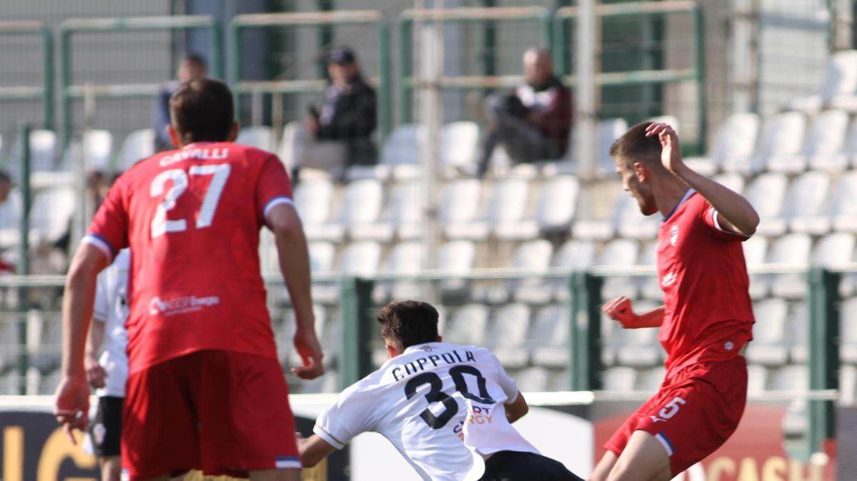Crotone, ecco Bashi per la difesa: arriva dal Catanzaro