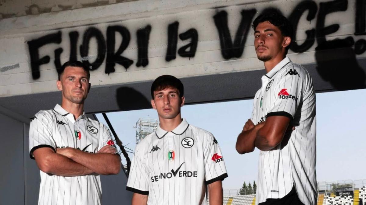 Spezia, presentata la maglia del 120° anniversario del club