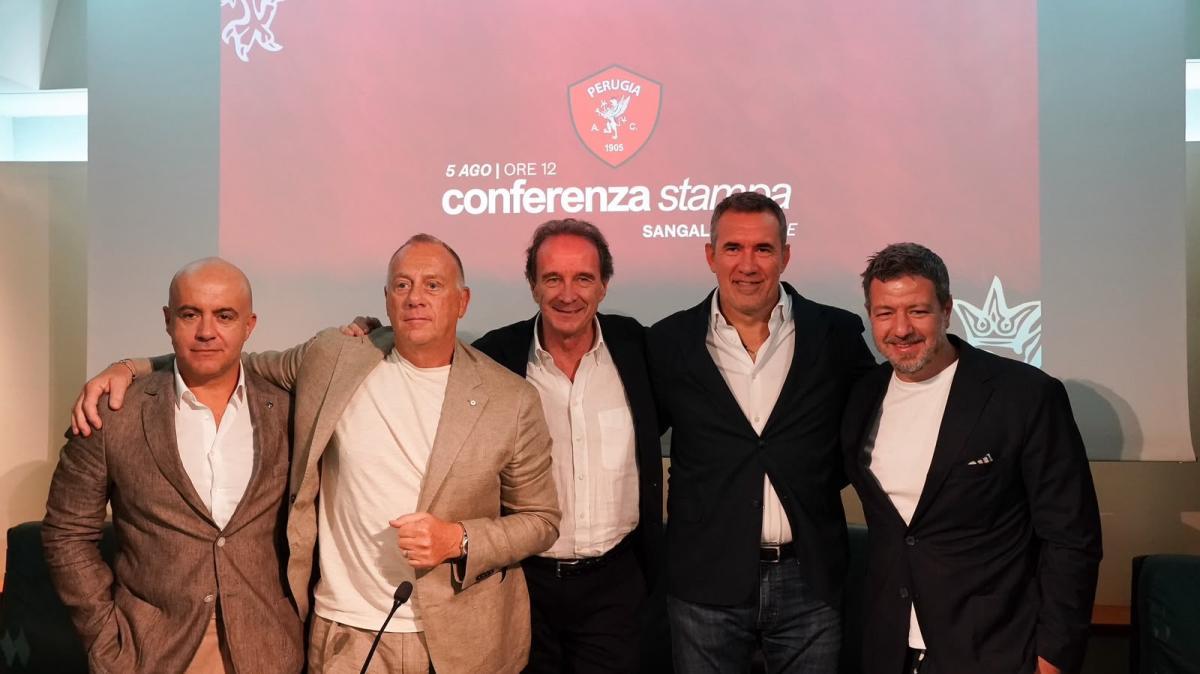 Presentato il nuovo Perugia, Gaucci: "Siamo in ritardo ma faremo una squadra competitiva"