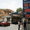 Crisi energetica, shock sui mercati petroliferi: spettro razionamento e 4 euro al litro