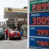Carburanti, allarme Italia: il prezzo sta per schizzare alle stelle. E le pompe "fregano"...