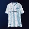 GALLERY - Lazio, la maglia 'Away’ punta sul bianco e su un vecchio stemma - FOTO